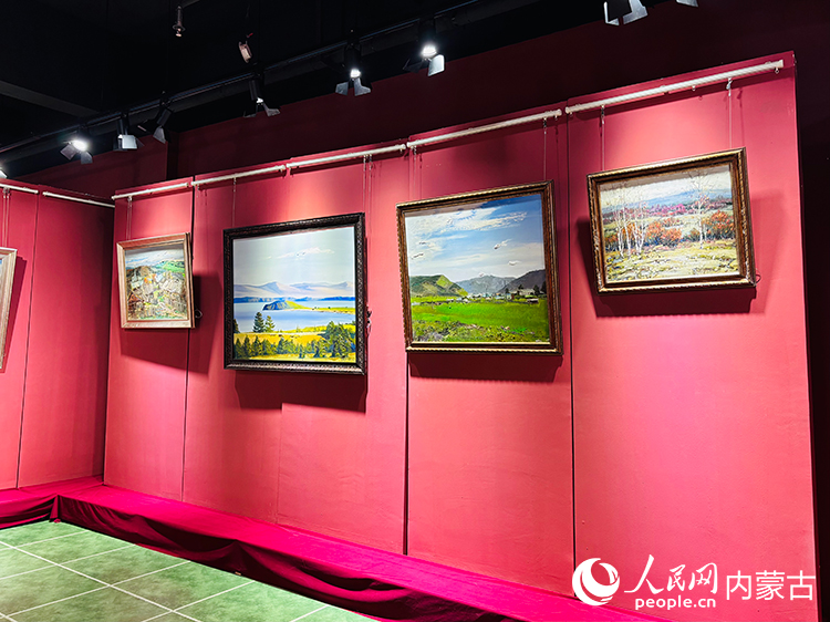 油畫寫生基地中展示的作品。人民網記者 張聿修攝